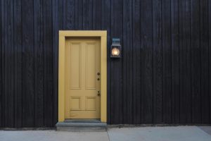 pintu kayu