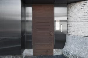 pintu kayu modern