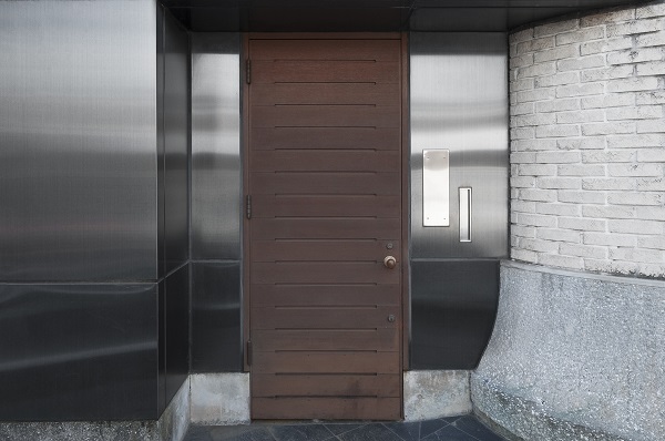 pintu kayu modern