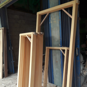 Kusen pintu
